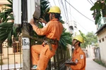 Giật mình với mức lương 13,7 triệu/ tháng của cán bộ EVN