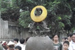 Kỳ án: Nghi ngờ chuông cổ, hàng trăm dân đốt phá trụ sở xã