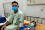 Hai học sinh trường Tiên Dương tiếp tục phải theo dõi điều trị tại bệnh viện 