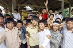 Giá sách giáo khoa mới tăng cao, ai được lợi?