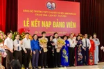 Thêm 2 học sinh trường THPT chuyên Hà Nội - Amsterdam được kết nạp Đảng