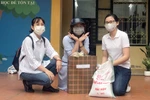 Trường Trung học cơ sở Thái Thịnh trao quà cho học sinh có hoàn cảnh khó khăn