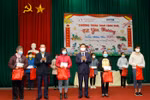 Trao tặng hơn 400 triệu đồng quà Tết đến các hộ nghèo tại Thị xã Phú Thọ 