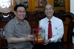 Chủ tịch Quốc hội thăm, chúc Tết gia đình cố Chủ tịch Quốc hội Nguyễn Hữu Thọ