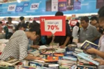 Hàng nghìn bạn trẻ háo hức với Hội chợ sách quốc tế