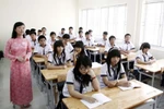 Thưa cô, đố cô biết, nhà em nuôi mấy con bò ạ?
