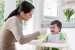 Ép con ăn rau củ: “Cuộc chiến” dai dẳng và những hệ lụy không ngờ