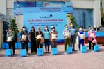 “Ngân hàng gạo nghĩa tình” của VietinBank đến với người nghèo tại Sài Gòn