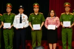 Bộ Công An trao bằng khen cho hai cán bộ nhân viên Techcombank