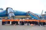 Vietnam Airlines tiếp tục hành trình “Tô cam bầu trời” vì bình đẳng giới