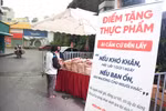 “Nếu khó khăn, hãy lấy 1 gói…”: Thêm những điểm từ thiện ấm lòng giữa đại dịch