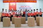 Bình Dương: Hơn 1,2 tỷ đồng và hàng trăm máy tính được trao cho học sinh nghèo