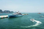 Chiêm ngưỡng siêu du thuyền 150 triệu đô lộng lẫy giữa vịnh Hạ Long