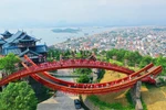 Nhiều tour giá ưu đãi thu hút du khách đến Quảng Ninh bằng đường hàng không