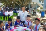 Xúc động bữa cơm thầy-trò dịp 20/11