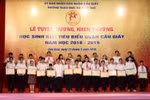 Thưởng bằng tiền cho học trò, đúng hay sai?