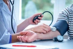 Bảo vệ sức khỏe tim mạch từ thói quen ăn giảm muối