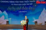Tôn vinh Thầy thuốc Việt Nam và trao giải cuộc thi viết 'Sự hy sinh thầm lặng'
