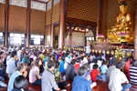 Lên chùa lễ Phật