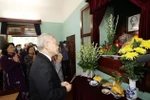 Tổng Bí thư, Chủ tịch nước dâng hương tưởng niệm Chủ tịch Hồ Chí Minh