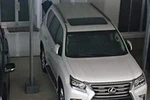 Những món quà bạc tỷ và mối nguy “chân giò, chai rượu”