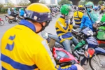 Tài xế xe ôm công nghệ vất vả mưu sinh trong mùa dịch