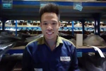 Cha mẹ mất sớm, nam sinh tự lập mưu sinh hoàn thành giấc mơ giảng đường
