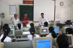 Nghĩ về cách tổ chức cuộc thi tiếng Anh qua mạng ở trường mà thấy sợ