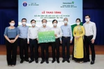 Vietcombank trao tặng gói an sinh xã hội 100 tỷ đồng cho Sở Y tế TP Hồ Chí Minh