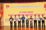 Lãnh đạo Vietcombank vinh dự nhận Kỷ niệm chương “Vì thế hệ trẻ"
