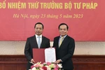 Phó Thủ tướng Trần Lưu Quang trao quyết định bổ nhiệm tân Thứ trưởng