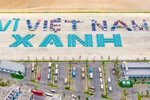 Gần 400 xe điện VinFast tạo biểu tượng "Vì Việt Nam Xanh" tại Ngày hội Xanh 2025
