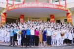 Hàng ngàn 'chiến sĩ áo trắng' lên đường chi viện cho Thủ đô