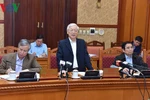 Lò đang cháy lớn, ai muốn hay phải đứng sang một bên?