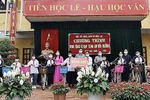 Báo Xây dựng tổ chức trao tặng xe đạp tại xã Đồng Lạc, tỉnh Hải Dương
