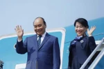 Chủ tịch nước và Phu nhân lên đường thăm Singapore