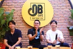 Zico Thái ngẫu hứng đàn hát bên ly cà phê của Bầu Đức