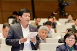 Con Ngài mày đi ăn đêm; Đạp gãy cành mềm sợ quái gì … ao