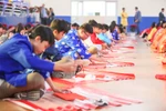 Hơn 1.000 ông đồ tấp nập cho chữ tại Trường Việt - Úc Hà Nội
