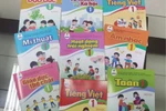 Tại sao nhà trường bán đủ thứ như tiệm tạp hóa vậy?