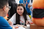 Thí sinh hào hứng với chính sách học bổng lên đến 100% học phí tại HUFLIT