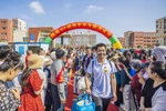 Học sinh 2 quốc gia tỷ dân cạnh tranh khắc nghiệt vào đại học