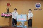 Petrovietnam trao tặng 200 máy thở dòng chức năng cao phục vụ điều trị COVID-19
