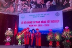 Giáo sư Lê Ngọc Thành chia sẻ về tình yêu nghề với tân cử nhân y, dược