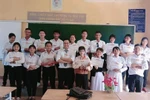 Hành trình 7 năm của thầy giáo rọi đèn đưa “con chữ” đến buôn làng 