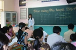 Trăm nỗi tơ vò đầu năm học mới của trẻ em nghèo phố biển