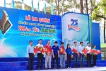 Áo đỏ tình nguyện giúp sức “Mùa hè xanh”