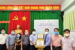 Novaland trao tặng thiết bị y tế cho Bình Thuận, chung tay chống dịch COVID-19