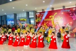 Hàng trăm nghìn người dân và du khách đổ về các TTTM Vincom đón năm mới 2024