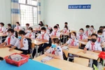 Đi học trở lại thầy cô mong giảm hội thi-sổ sách, phụ huynh trông giảm thu tiền